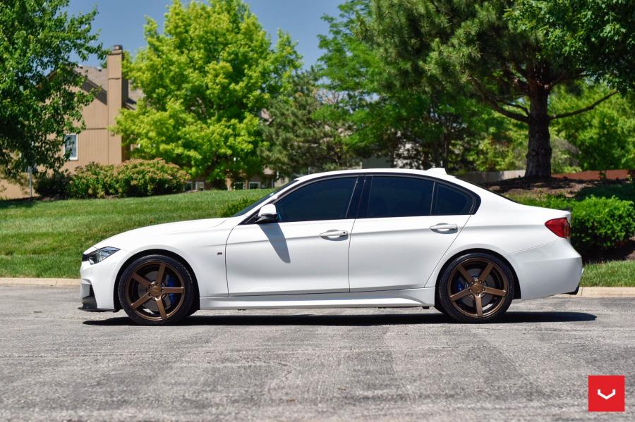 BMW 328i Sedan on Vossen Wheels (CV3-R) 2019 года  (фото 3 из 4)